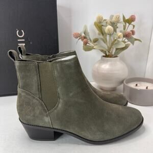 Vionic Roseland Water Repellent Suede Chunky Heel Boots Green Women's 12 M NWB